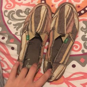 sanuk slip on!